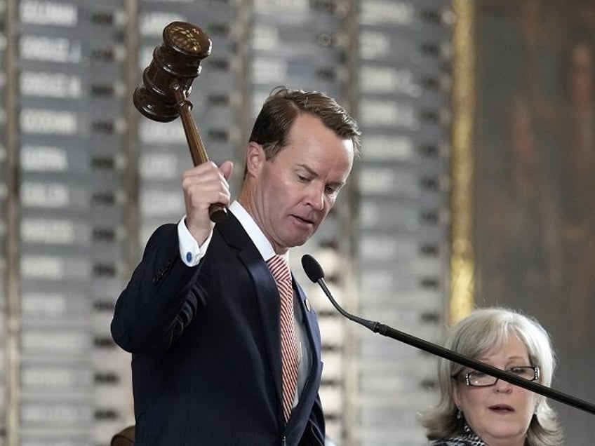 Texas Speaker of the House Dade Phelan, R-Beaumont, strikes his gavel as he opens the spec