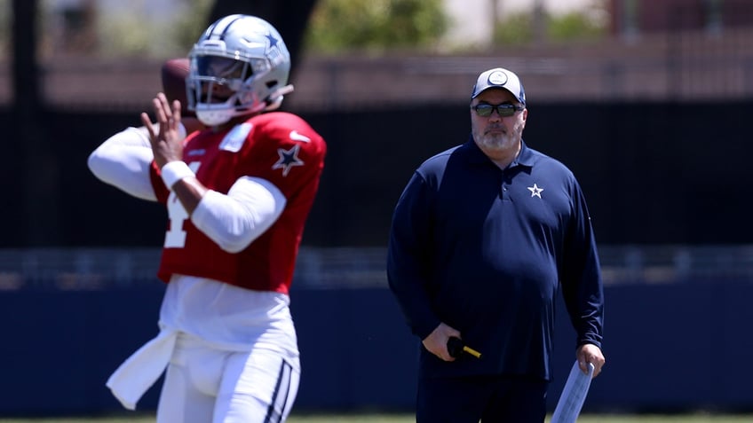 Dak Prescott at practice with Mike McCarthy looking on