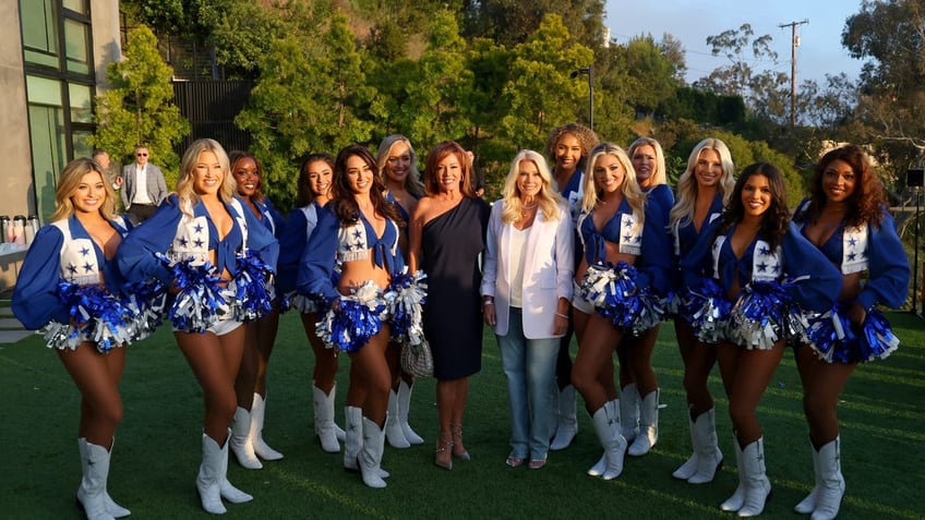 dallas cowboys cheerleaders with kelli finglass and judy trammel