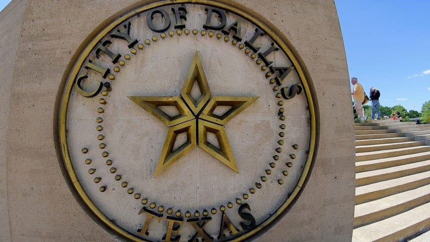 City hall Dallas seal