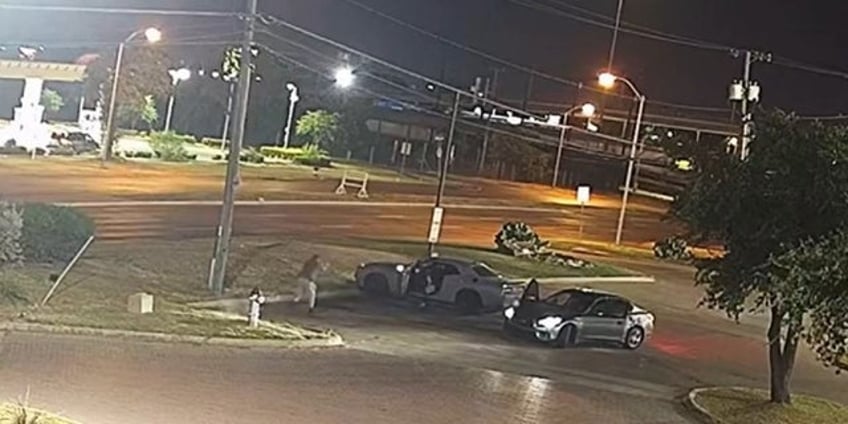 dallas plainclothes officer shot during carjacking leads to arrests of louisiana teens