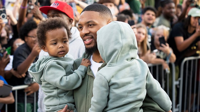 damian lillard files for divorce shortly after trade to bucks report