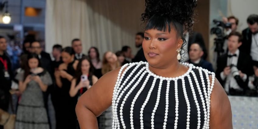 dancers suing lizzo hit back at singers response to allegations so disheartening