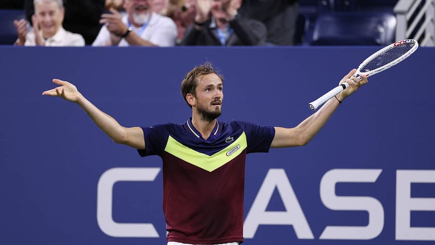 daniil medvedev takes on us open crowd during fiery exchange are you stupid or what