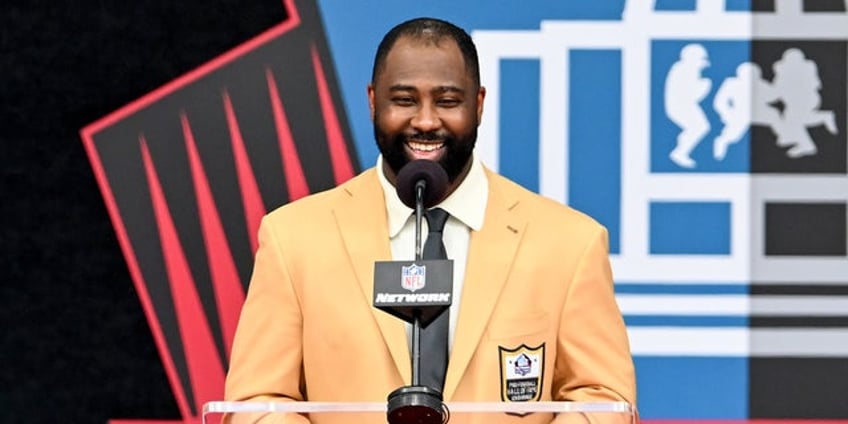 darrelle revis likens connection with deion sanders to michael jordan and kobe bryant in hall of fame speech