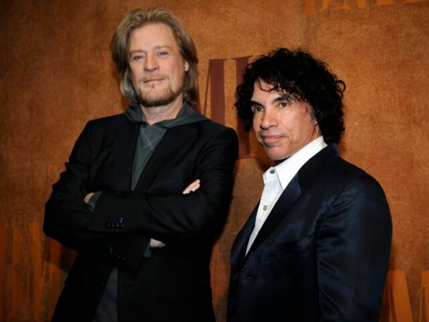 daryl hall accuses john oates of ultimate partnership betrayal in plan to sell stake in business