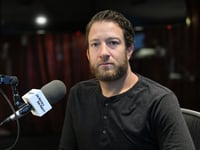 Dave Portnoy Angrily Ends Interview About Antisemitic Bar Sign: ‘I Hate F*cking Journalists!’