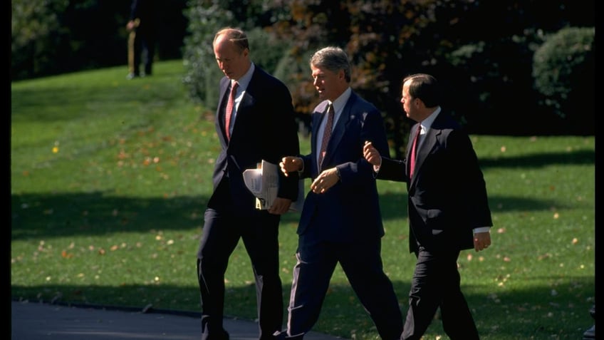 Gergen with Clinton during his presidency