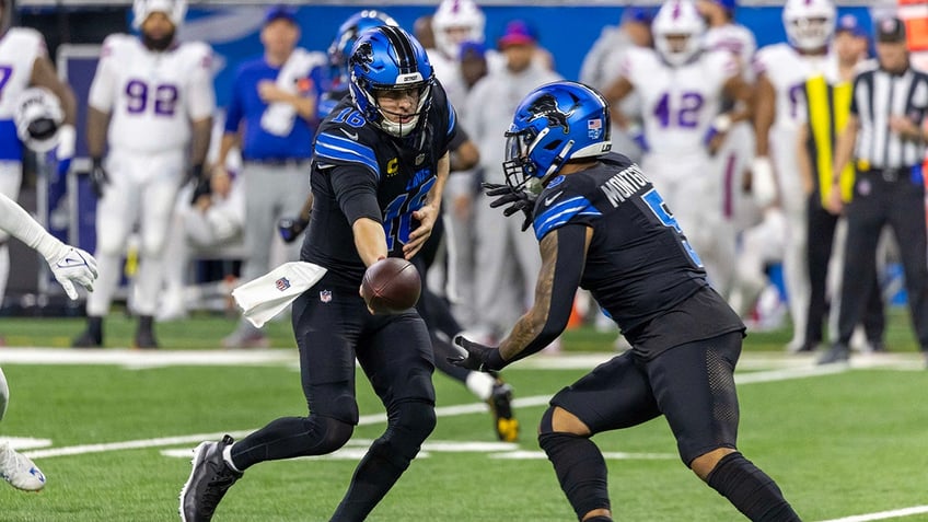 Jared Goff hands off to David Montgomery