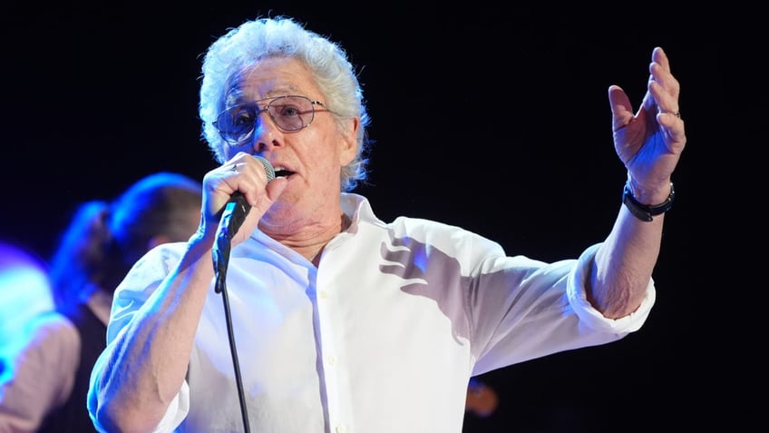 roger daltrey on stage 