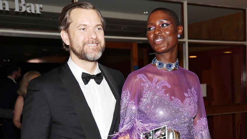 dawsons creek alum joshua jackson wife jodie turner smith divorcing after 4 years of marriage