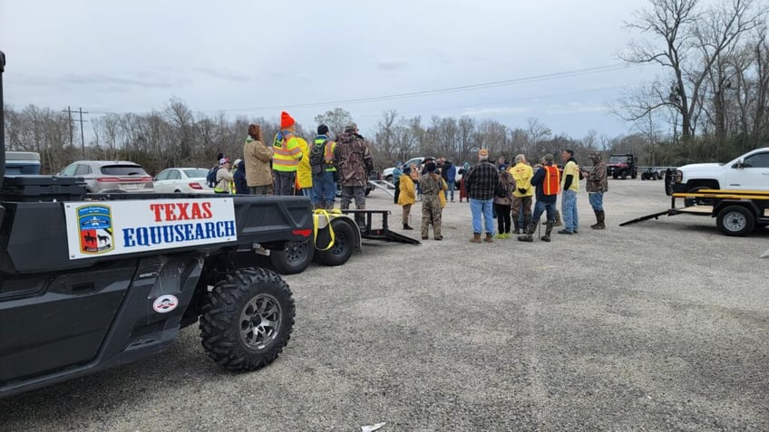 Texas EquuSearch volunteers arrive to assist in efforts to find Audrii Cunningham. (Bob Price/Breitbart Texas)