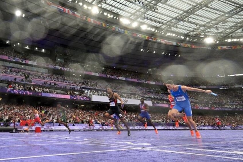 Canada's Andre De Grasse (L) crosses the finish line ahead of South Africa's Akani Simbine