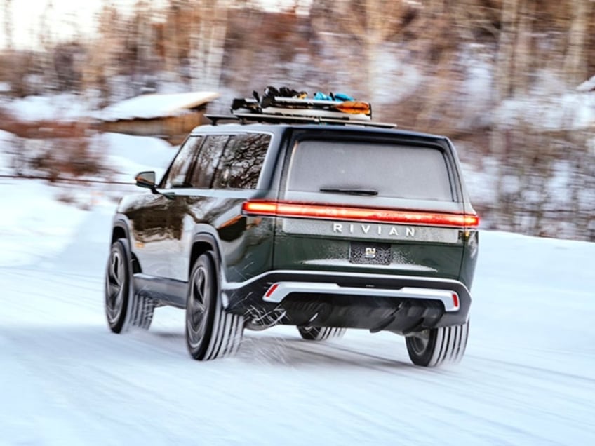 Rivian R1S in the snow