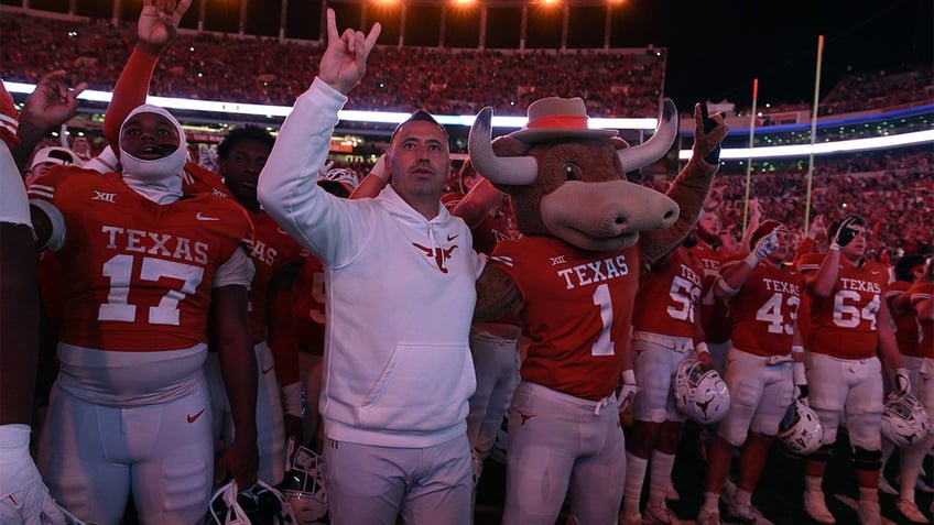 dead longhorn found in front yard of oklahoma state fraternity ahead of big 12 championship game