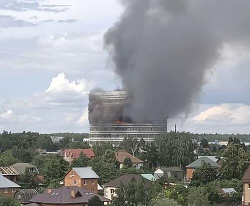 deadly blaze rips through us sanctioned moscow electronics research building