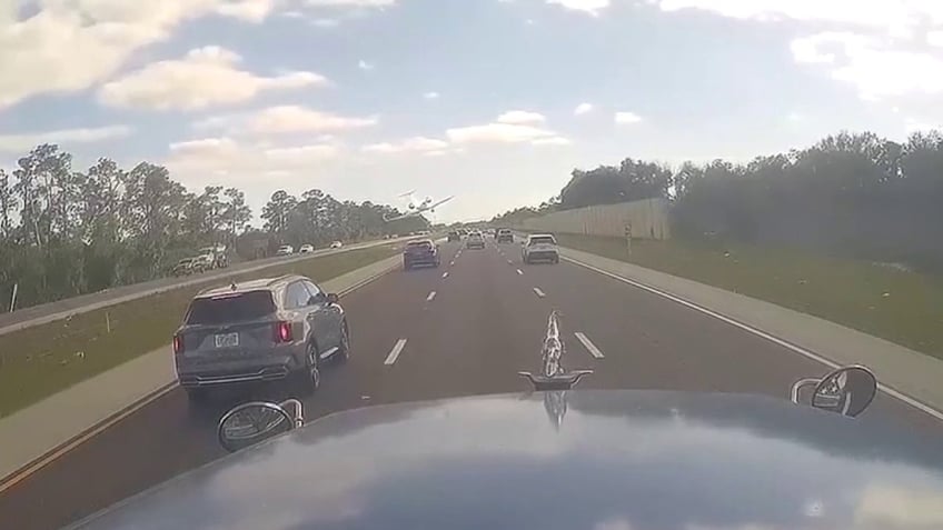 plane flying low over I-75