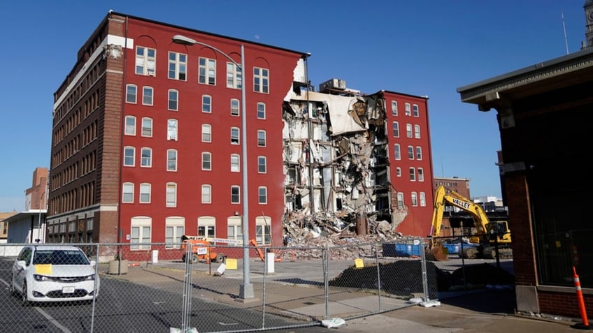 deadly iowa apartment collapse caused by brick removal lackluster shoring report