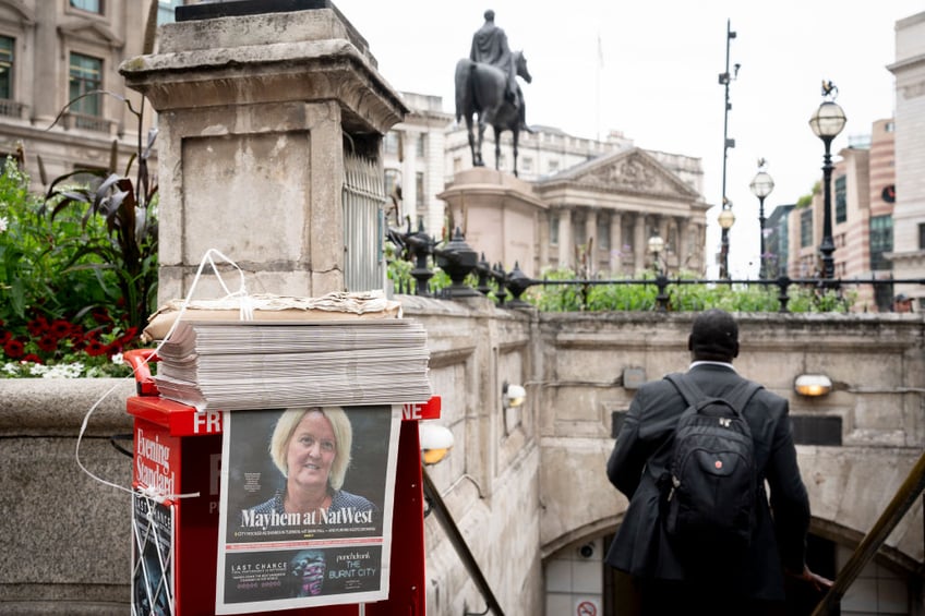 debanking no return to politics but a crusade against cashless society says farage