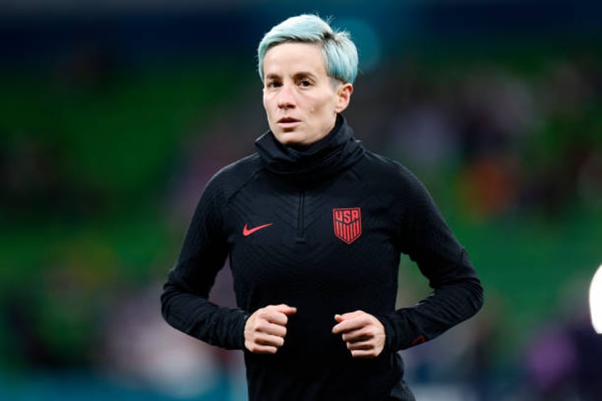 deep level of misogyny and sexism megan rapinoe blasts spanish soccer exec for kissing female player on the mouth