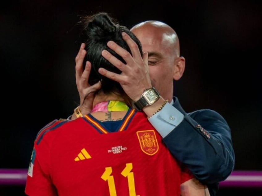 deep level of misogyny and sexism megan rapinoe blasts spanish soccer exec for kissing female player on the mouth