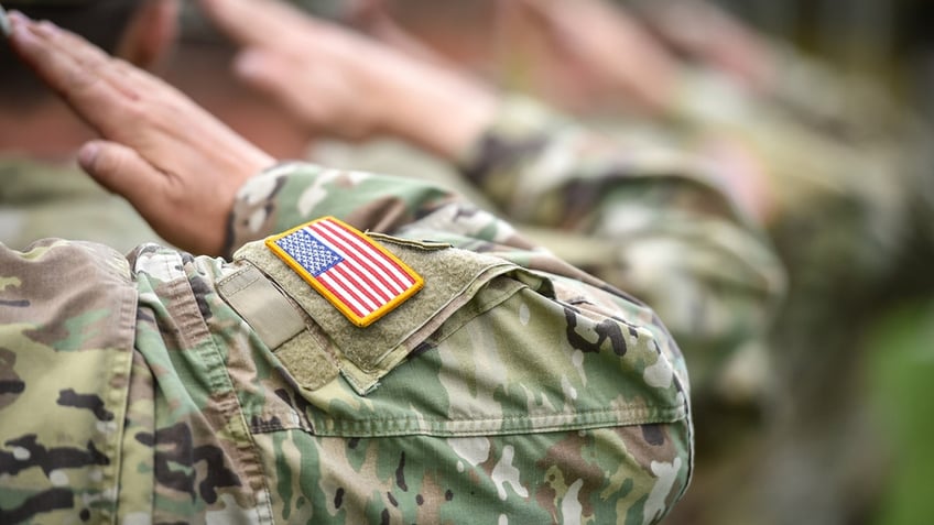 soldiers saluting