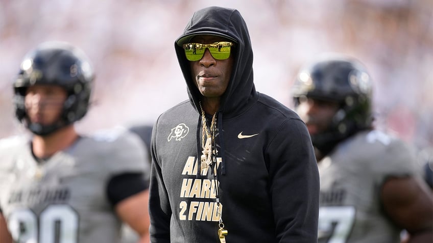 deion sanders colorado enter halftime down big for second consecutive week