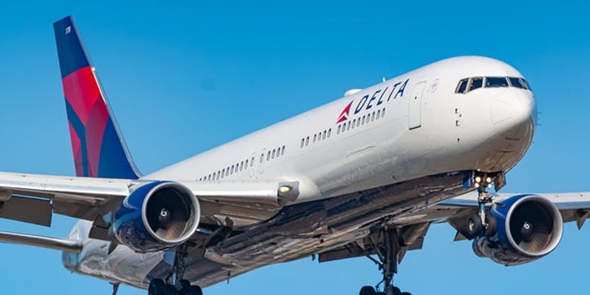 delta airlines passenger says plane stuck on tarmac for hours without food water or bathrooms