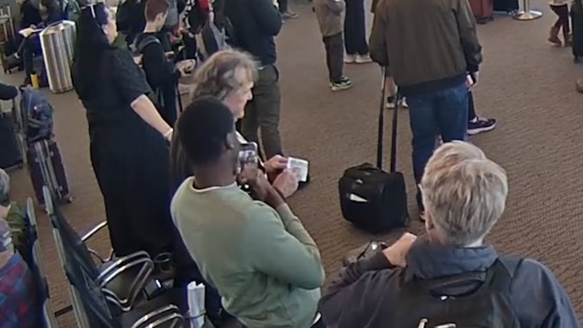 Man arrested after taking picture of another passenger's boarding pass