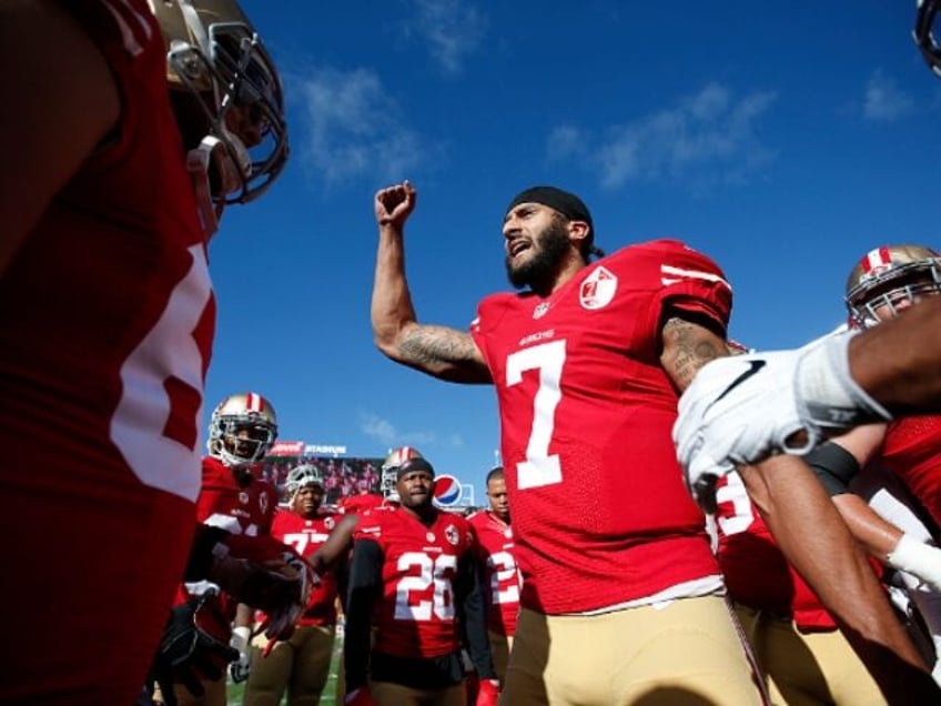 SANTA CLARA, CA - JANUARY 1: Colin Kaepernick #7 of the San Francisco 49ers fires the team