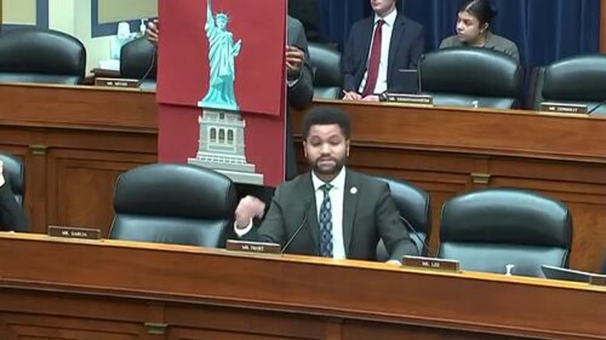 dem rep doesnt understand legal vs illegal immigration wants to remove statue of liberty