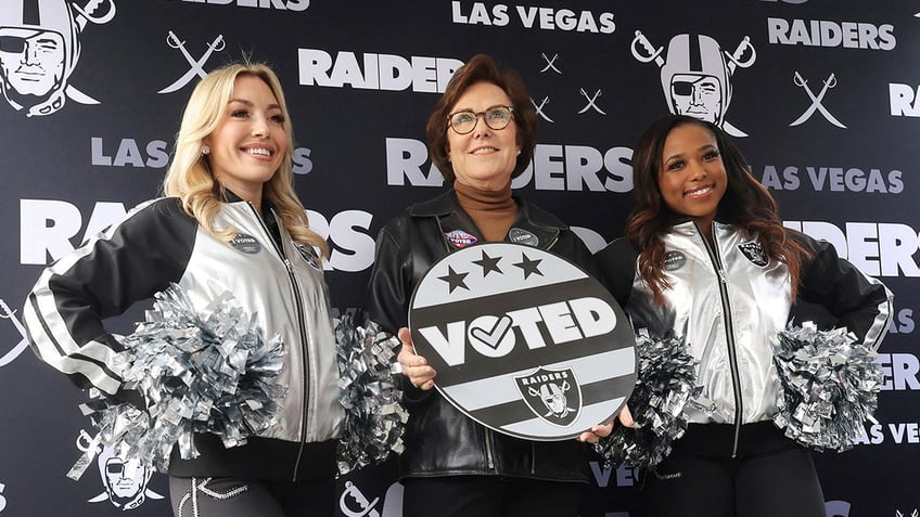 Jacky Rosen, center, with Las Vegas Raiders cheerleaders