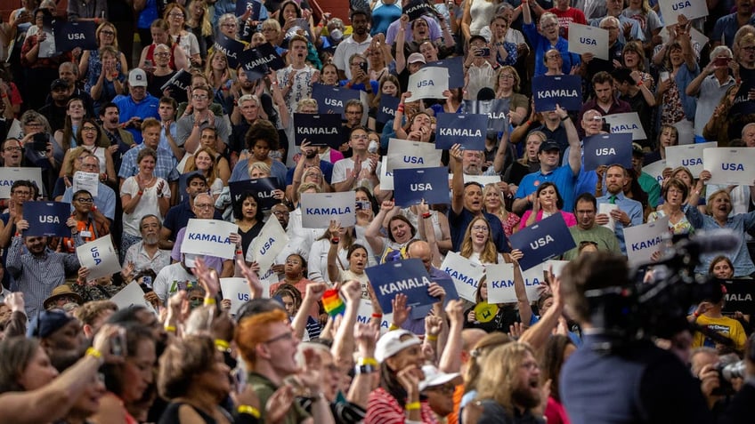 Harris rally wide shot