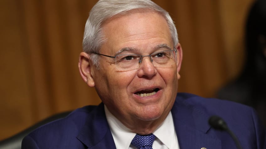 democrat sen bob menendez defends himself against bribery charges active smear campaign