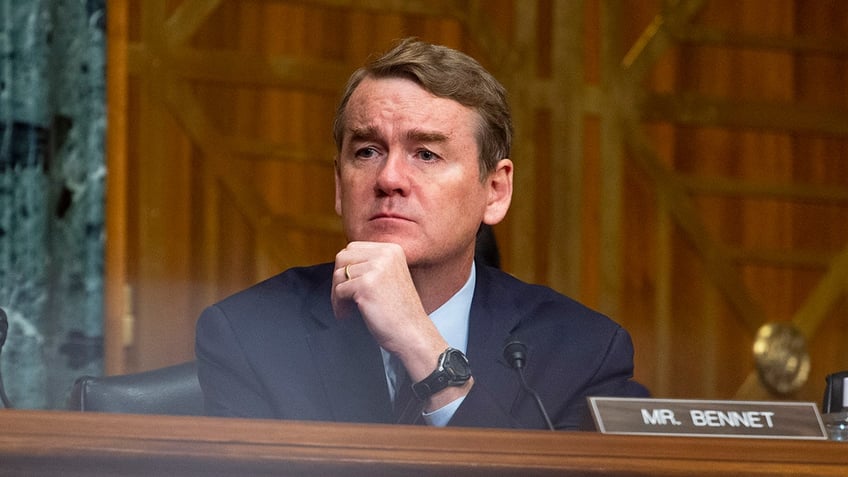 democrat senator temporarily held up senate vote hours before shutdown over ukraine funding