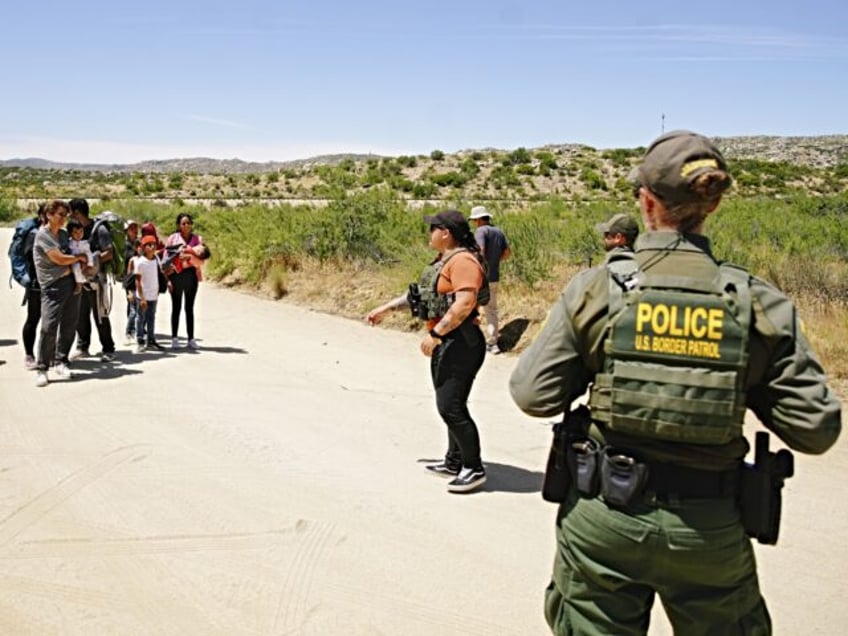 JACUMBA HOT SPRINGS, CALIFORNIA, UNITED STATES - JUNE 10: US Border Patrol police interven