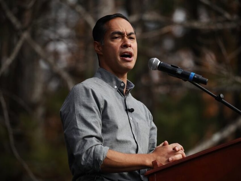 LILBURN, GEORGIA - DECEMBER 07: Former Democratic presidential candidate Julián Castro jo