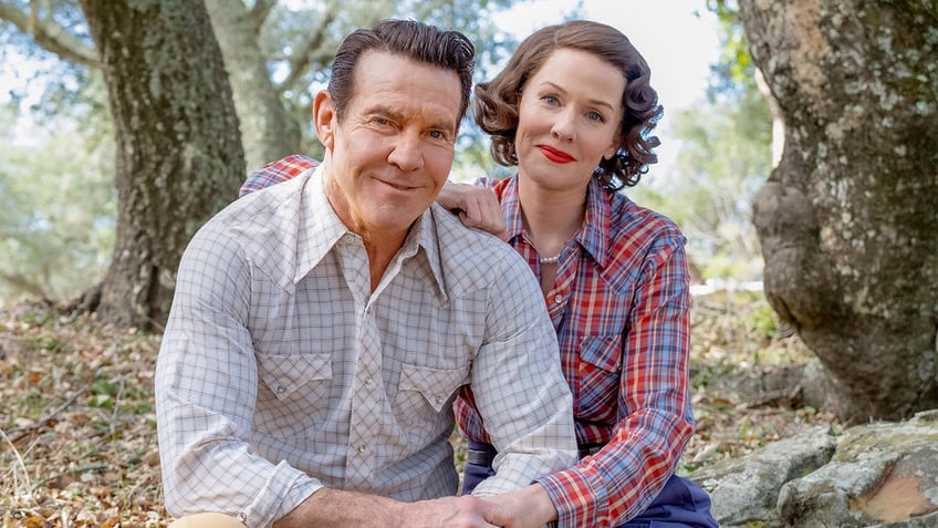 Dennis Quaid wears a plaid shirt as Ronald Reagan with wife Nancy Reagan