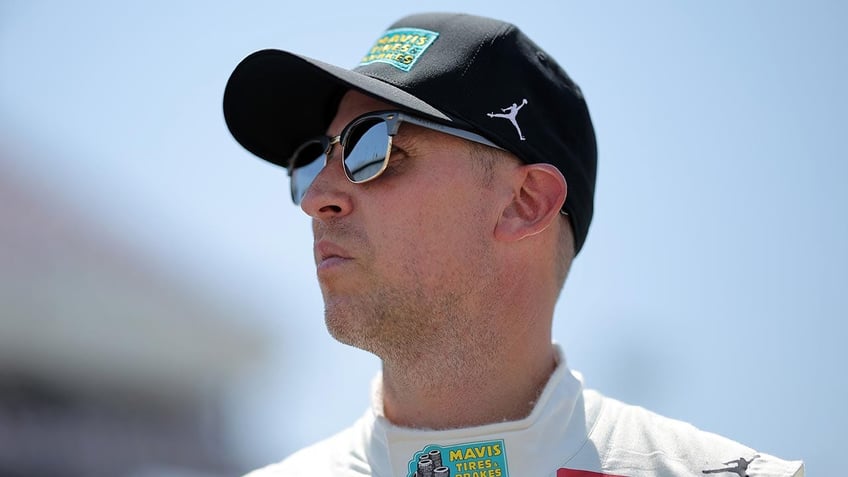 denny hamlin hears boos from crowd ahead of nascars richmond race