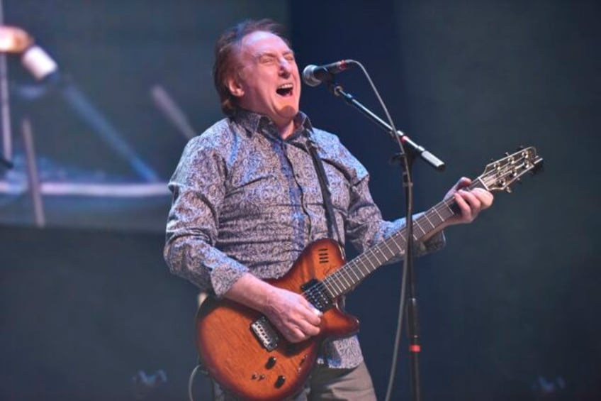 denny laine founding member of the moody blues and paul mccartneys wings dead at 79