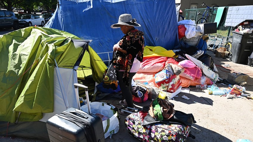 denver businessman dumps poop found outside his business on city hall steps demands action on homeless crisis