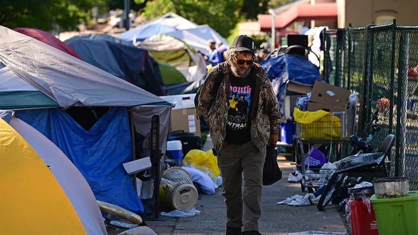 denver businessman dumps poop found outside his business on city hall steps demands action on homeless crisis