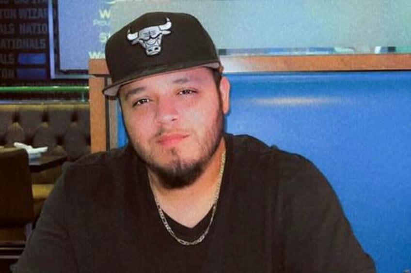 deported maryland father heads back to us now faces federal charges