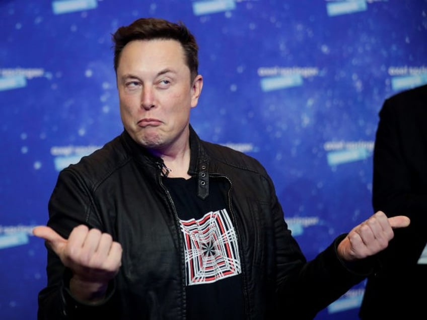 desperate for attention elon musk threatens to arrive at mark zuckerbergs doorstep for fight