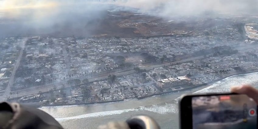 desperate residents are looting businesses and robbing people at gunpoint maui locals say