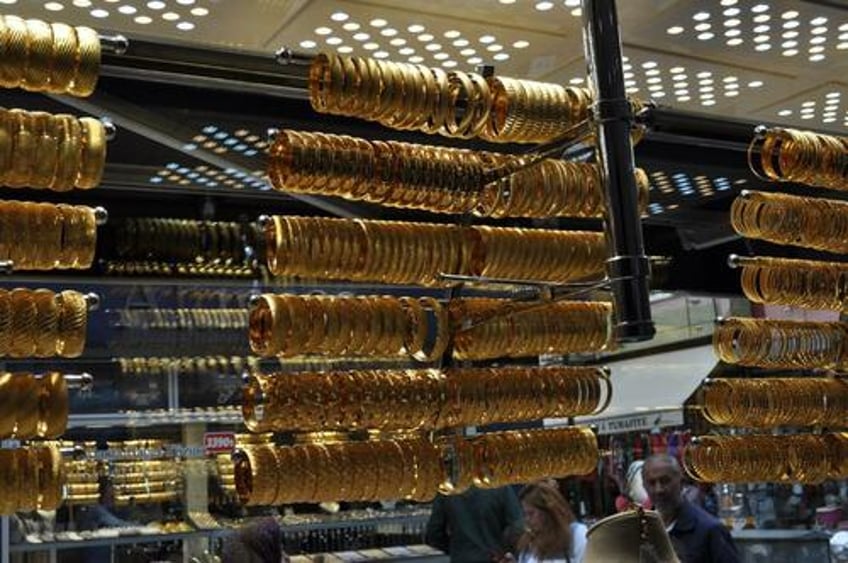 despite dollar access govt crackdowns turks are sitting on 331 billion of household gold