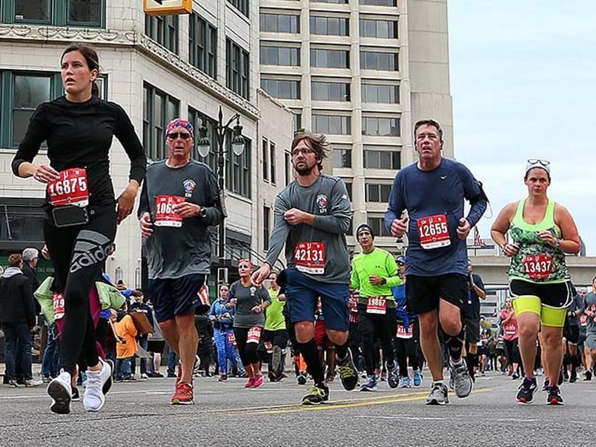 Runners make their way down Washington Avenue during the Detroit Free Press/TCF Bank Marat