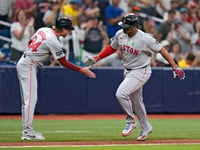 Devers sets Red Sox record by homering in his 6th consecutive game