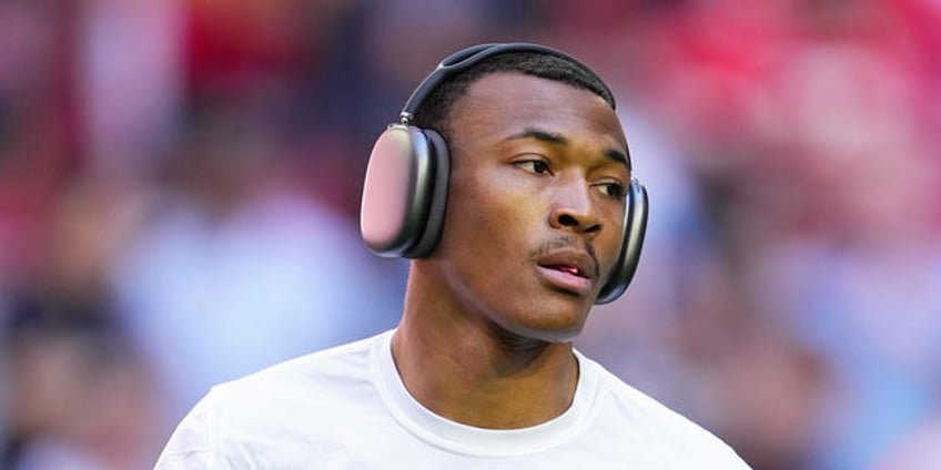 devonta smith reveals crucial fatherhood advice eagles teammates gave him as he prepares for baby girl