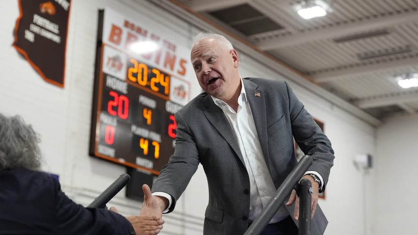 Walz shakes Lopez's hand in Phoenix